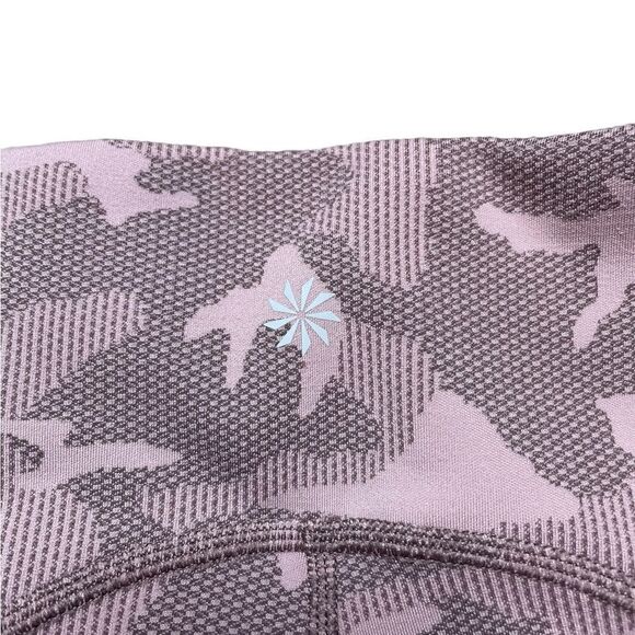 ATHLETA Ultimate Stash Pocket Texture Camo Capri Pink Size Medium - Picture 10 of 13